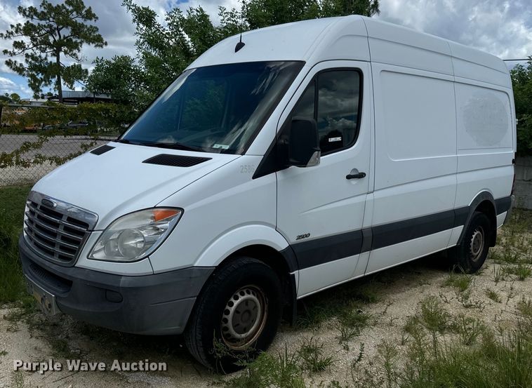 2011 Freightliner Sprinter 2500 van - EI4004
