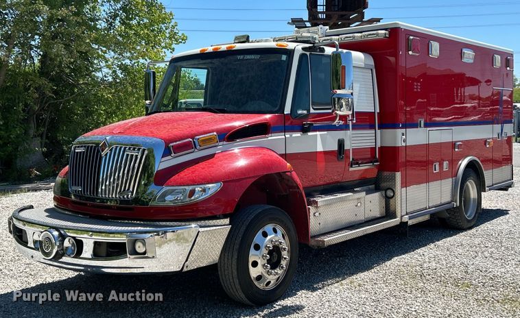 2012 International  Dura Star 4400 ambulance - EK4821