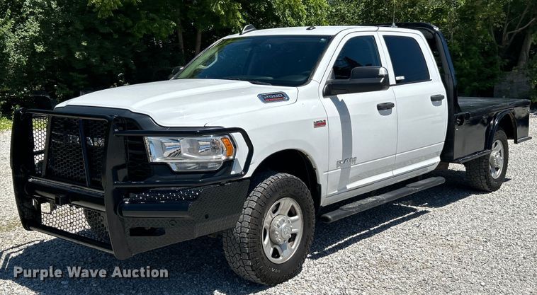 2019 Dodge  Ram 2500 HD Crew Cab flatbed pickup truck - EK4823