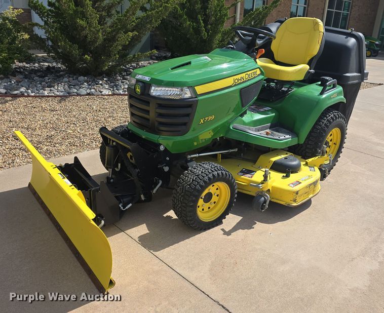 2016 John Deere X739 lawn mower - EK6129