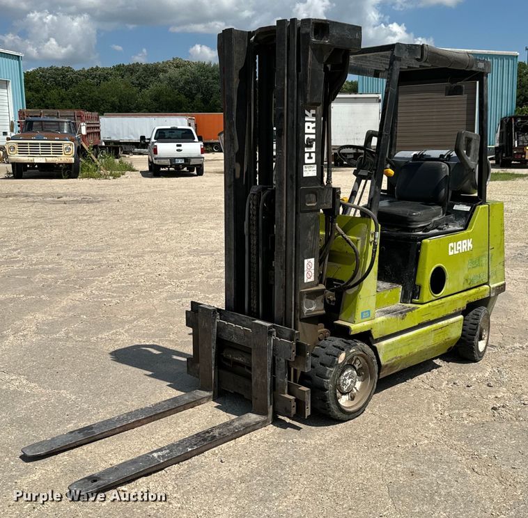 Clark GCS22 forklift - MU9833