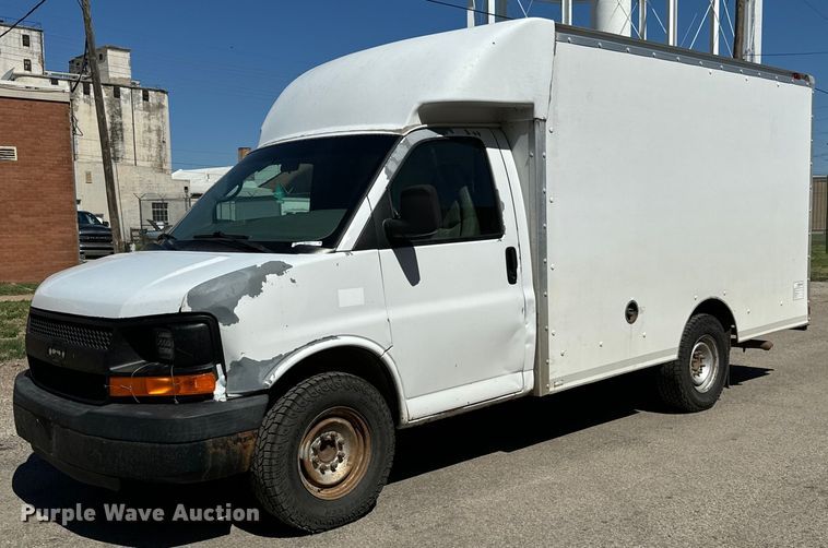 2006 Chevrolet  Express 3500 delivery truck - MU9841