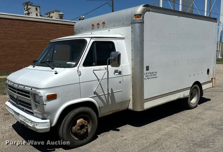 1991 Chevrolet  G30 delivery truck - MU9844