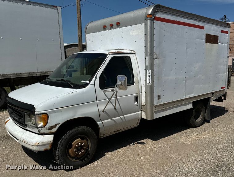 1997 Ford E350 box truck - MU9845