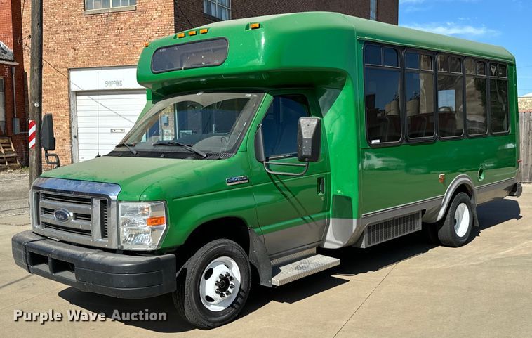 2010 Eldorado E450 Super Duty shuttle bus - MU9855