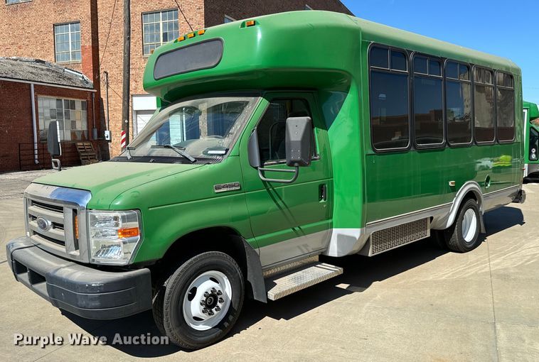 2011 Ford E450 Super Duty  shuttle bus - MU9857