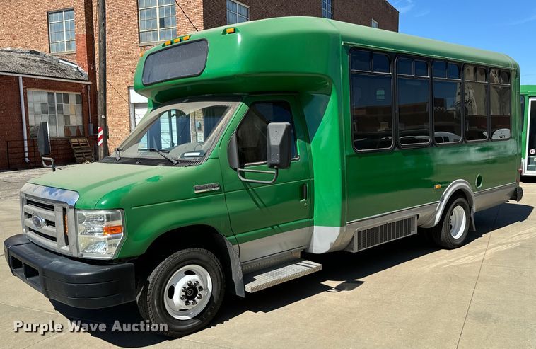 2009 Eldorado E450 Super Duty  shuttle bus - MU9858