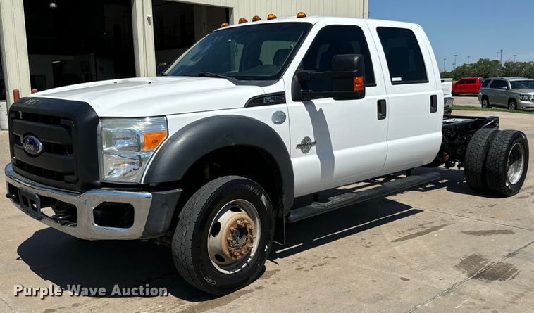2016 Ford F550 Super Duty XL Crew Cab truck cab and chassis - MU9866