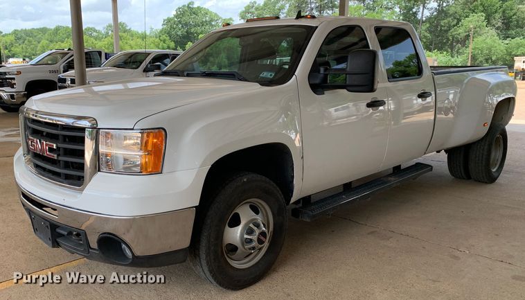 2008 GMC Sierra 3500HD Crew Cab pickup truck - NQ9581