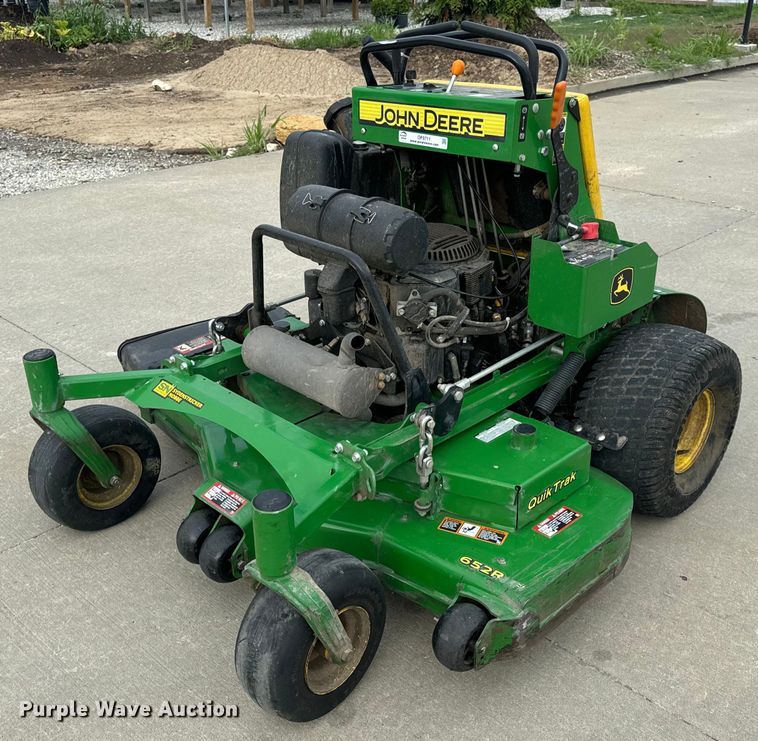 2022 John Deere 652R ZTR lawn mower - OF9711