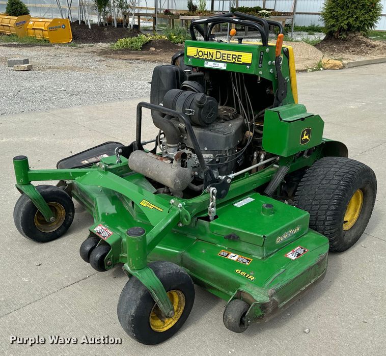 2022 John Deere 661R ZTR lawn mower - OF9715