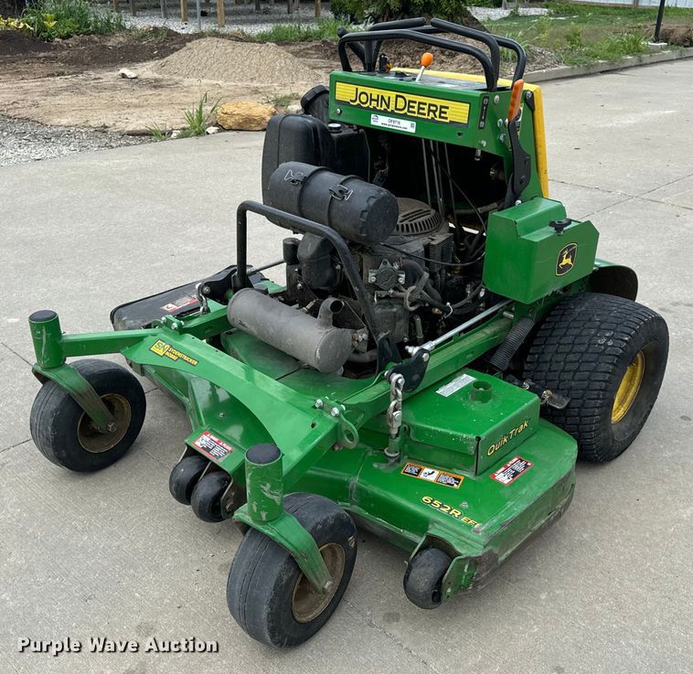 2022 John Deere 652R ZTR lawn mower - OF9716