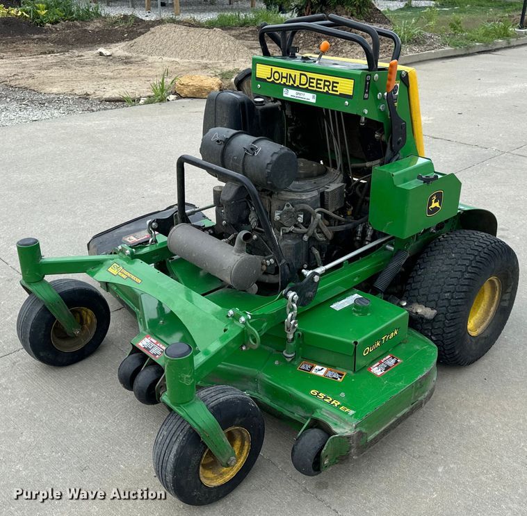 2022 John Deere 652R  ZTR lawn mower - OF9717