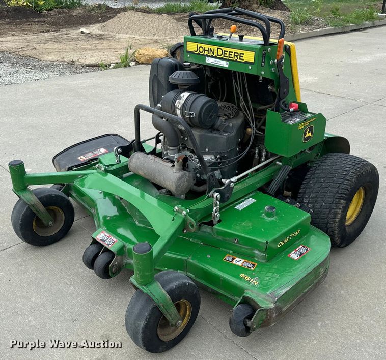 2022 John Deere 661R ZTR lawn mower - OF9719