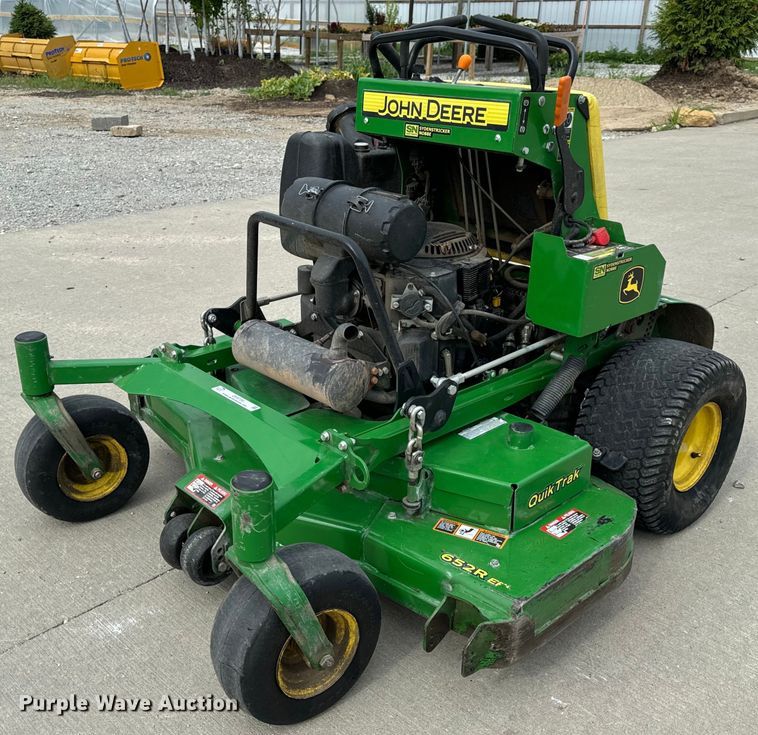 2020 John Deere 652R ZTR lawn mower - OF9720