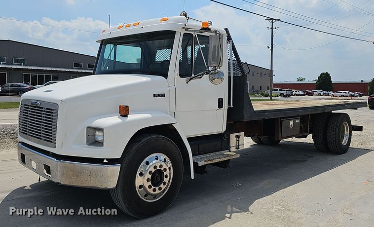 1997 Freightliner FL70 flatbed truck - DP0983