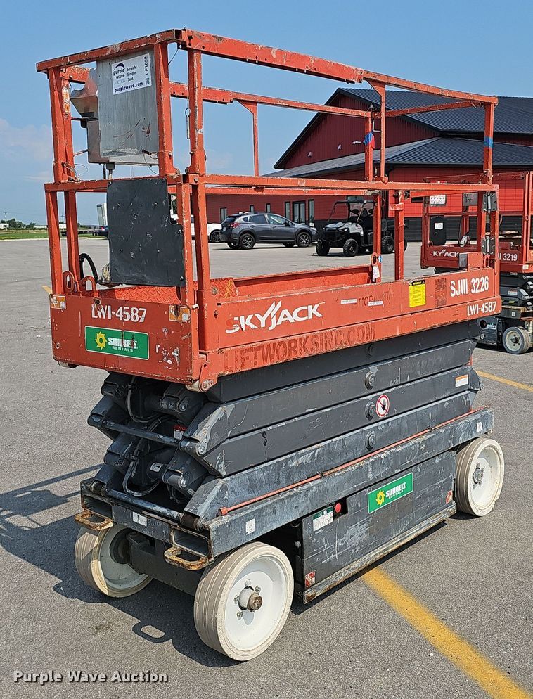Skyjack 3226 Scissor or Vertical Lift For Sale | Purple Wave Auction