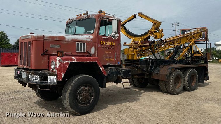 1977 International  F5050 6x6 pole setter truck - DP8413