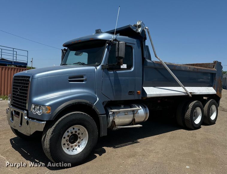 2007 Volvo VHD dump truck - DQ6760
