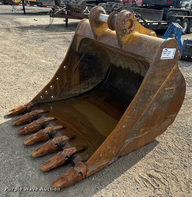 Caterpillar  58" W excavator bucket - DQ6765