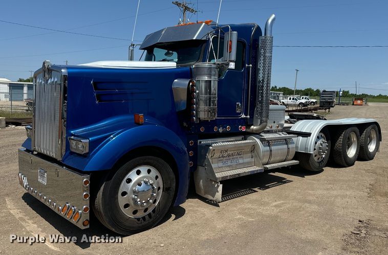 2013 Kenworth  W900 semi truck - DQ6766