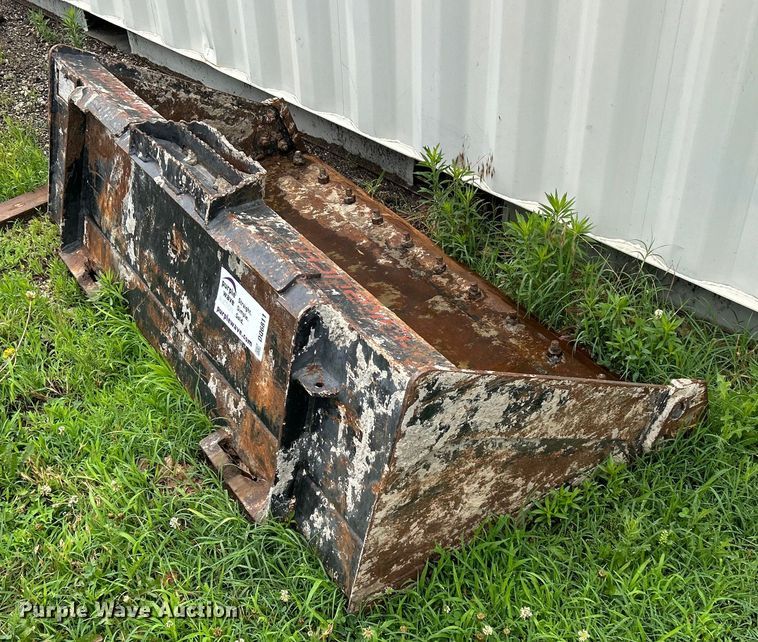 Takeuchi  skid steer bucket - DQ6811