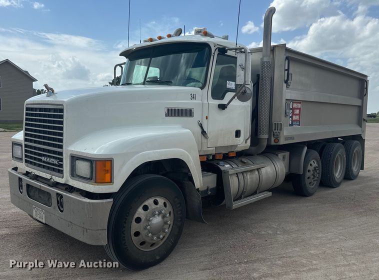2013 Mack dump truck - DQ6817
