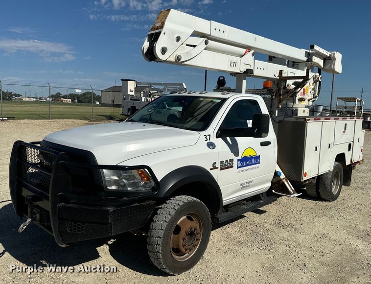 2016 Dodge Ram 5500HD bucket truck - DQ6821