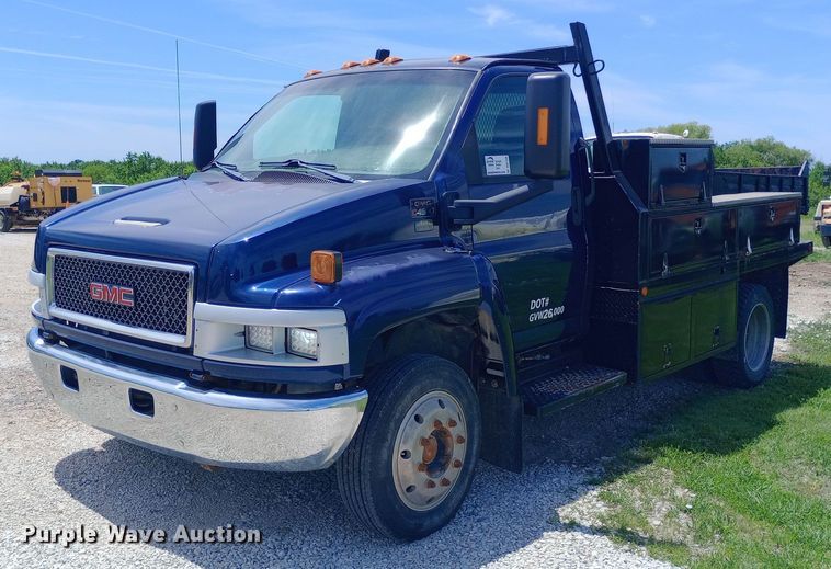 2003 GMC C4500 flatbed truck - DQ7139