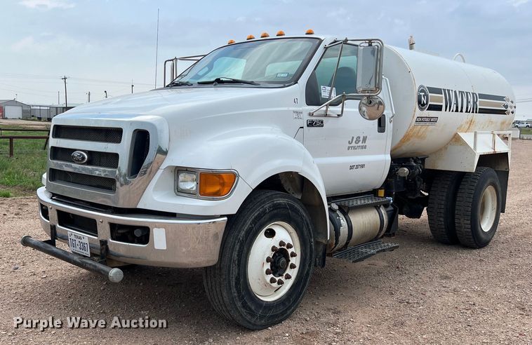 2012 Ford F750 water truck - DS3096