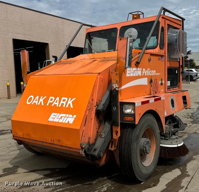 2003 Elgin  Pelican  street sweeper - DV5783