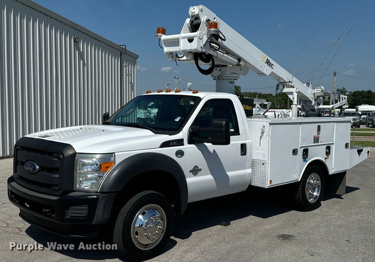 2014 Ford F550 Super Duty bucket truck - DX0760