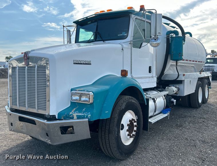 2005 Kenworth T800 vacuum truck - EG0722