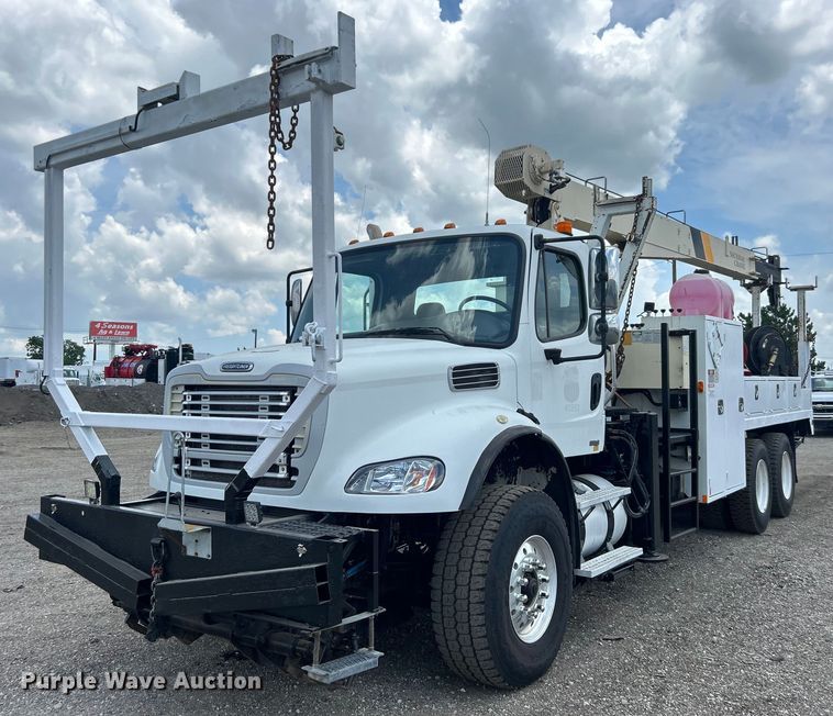 2010 Freightliner  Business Class M2 crane truck - EG0742