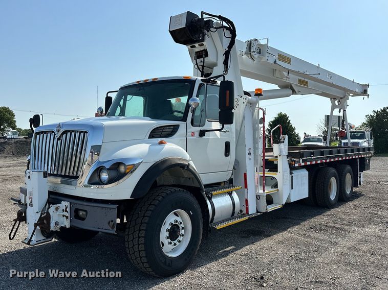 2008 International  7600 SBA crane truck - EG1610