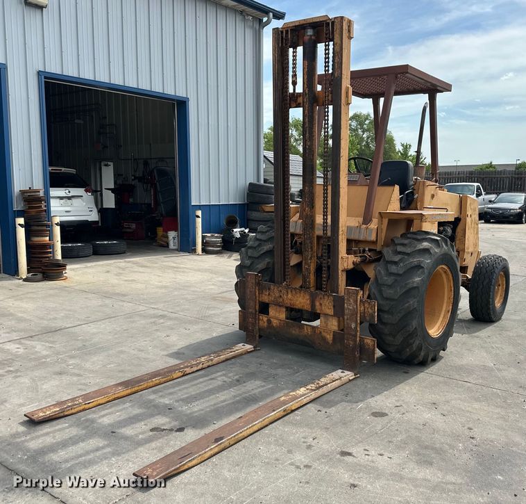 Case 586C forklift - EJ6977
