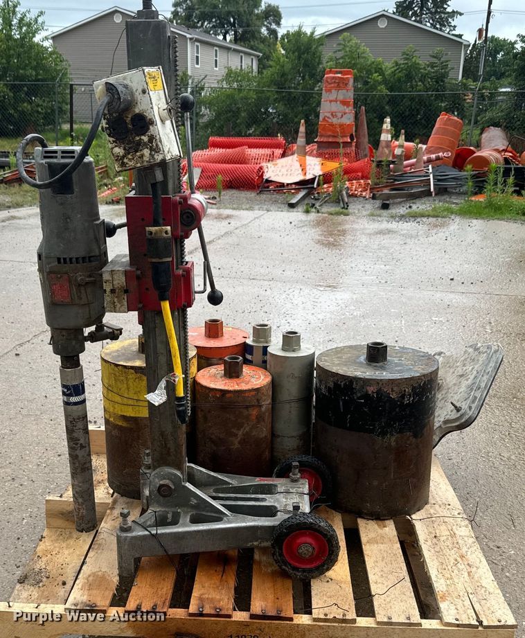 Milwaukee  core drill - EK1477