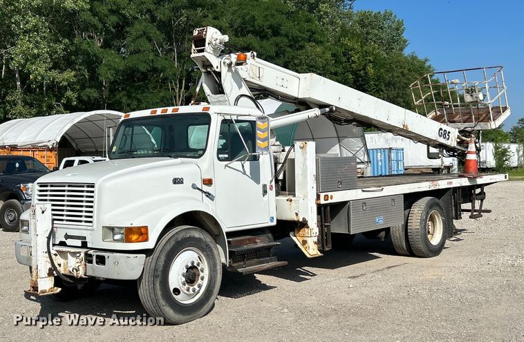 2000 International  4700 bucket truck - EK4846