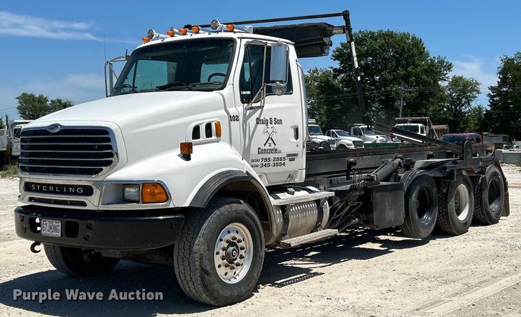 2005 Sterling  L9500 roll-off container truck - EK4862