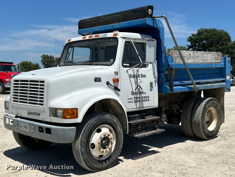 2001 International  4700 dump truck - EK4864