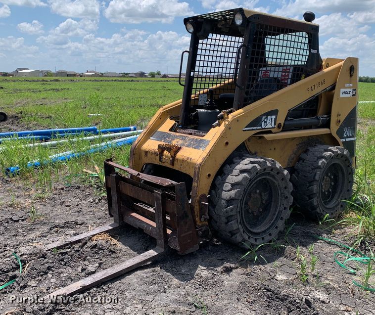 2005 Caterpillar 246B skid steer loader - JT9806