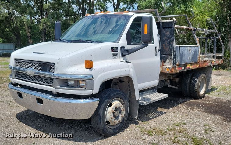 2005 Chevrolet  C4500 flatbed truck - KA9933