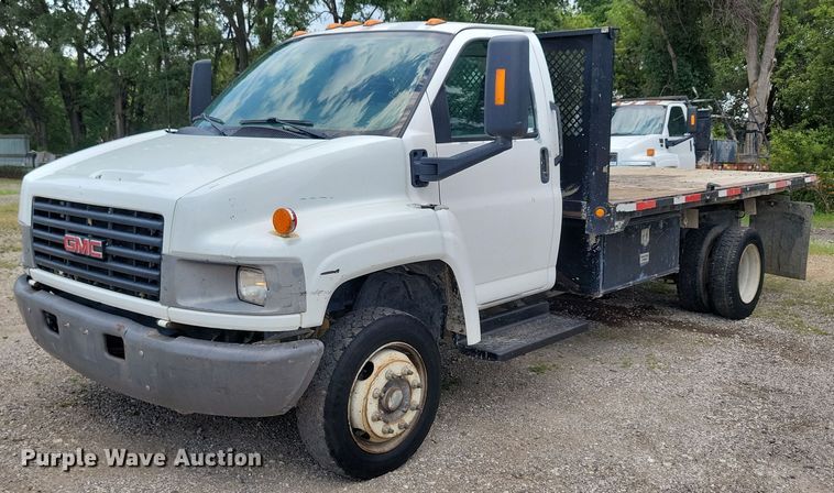 2005 GMC C4500 flatbed truck - KA9934