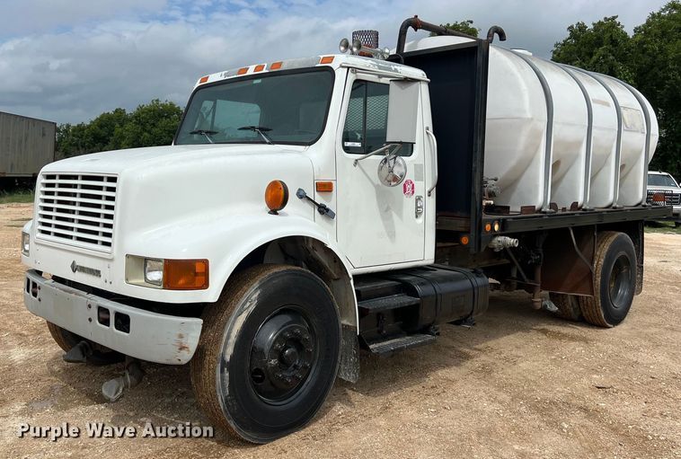 1995 International 4700 water truck - LU9961