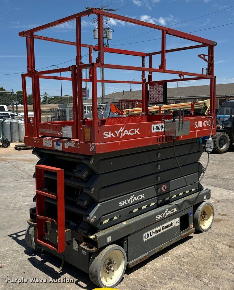 2017 SkyJack  SJIII 4740 scissor lift - MU9872