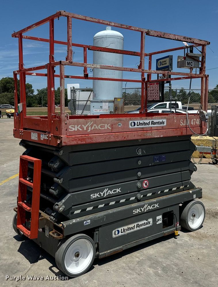 2018 SkyJack  SJIII 4740 scissor lift - MU9873