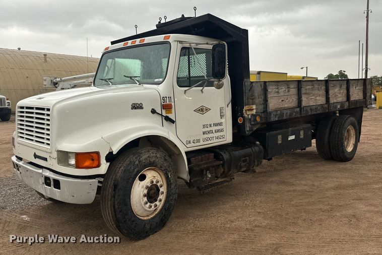 1998 International  4700 dump truck - NL9869