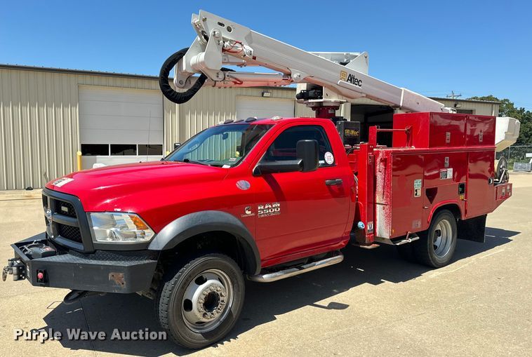 2015 Dodge Ram 5500HD bucket truck - OF9728