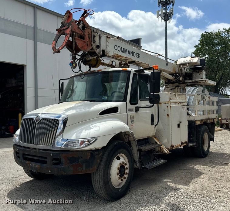 2003 International  4300 digger derrick truck - OG9560