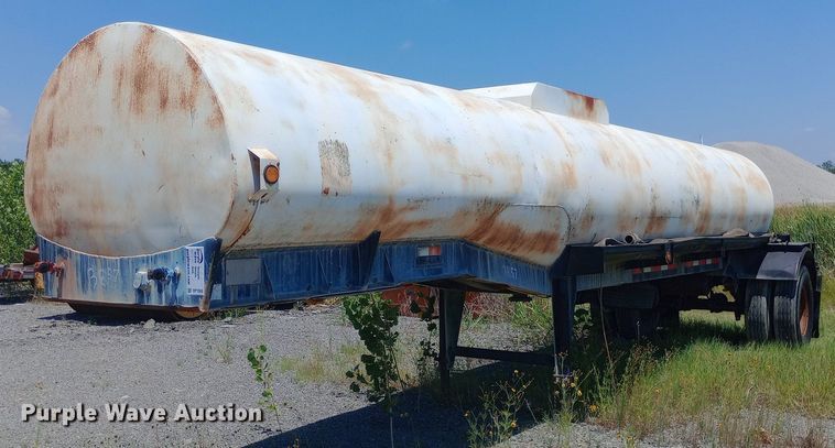 1955 Fruehauf tank trailer - DP1068